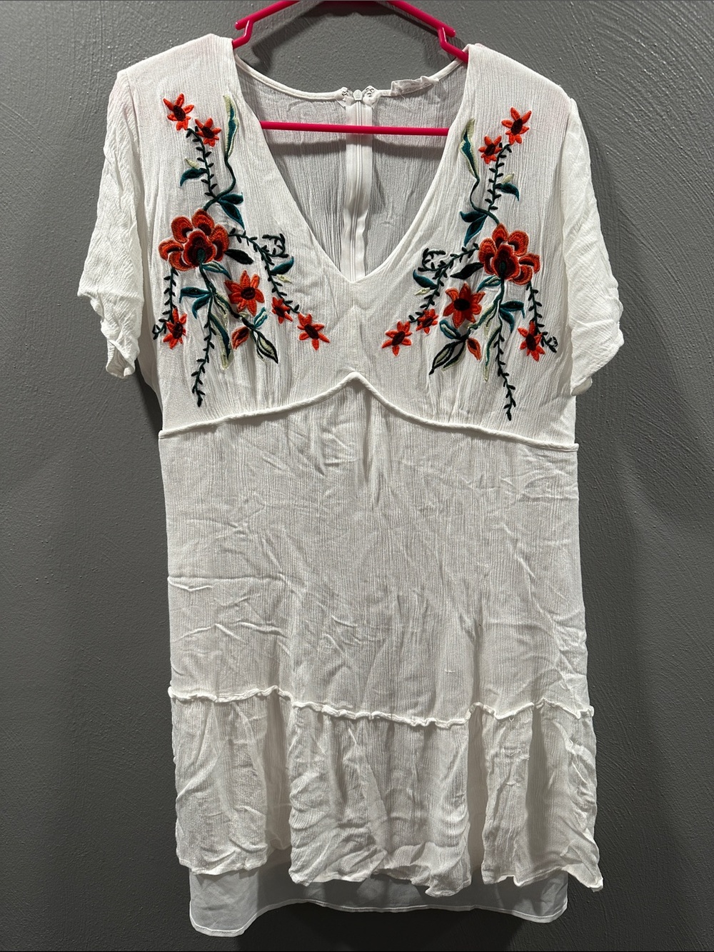 Chic Soul White Dress with Red Floral Embroidery